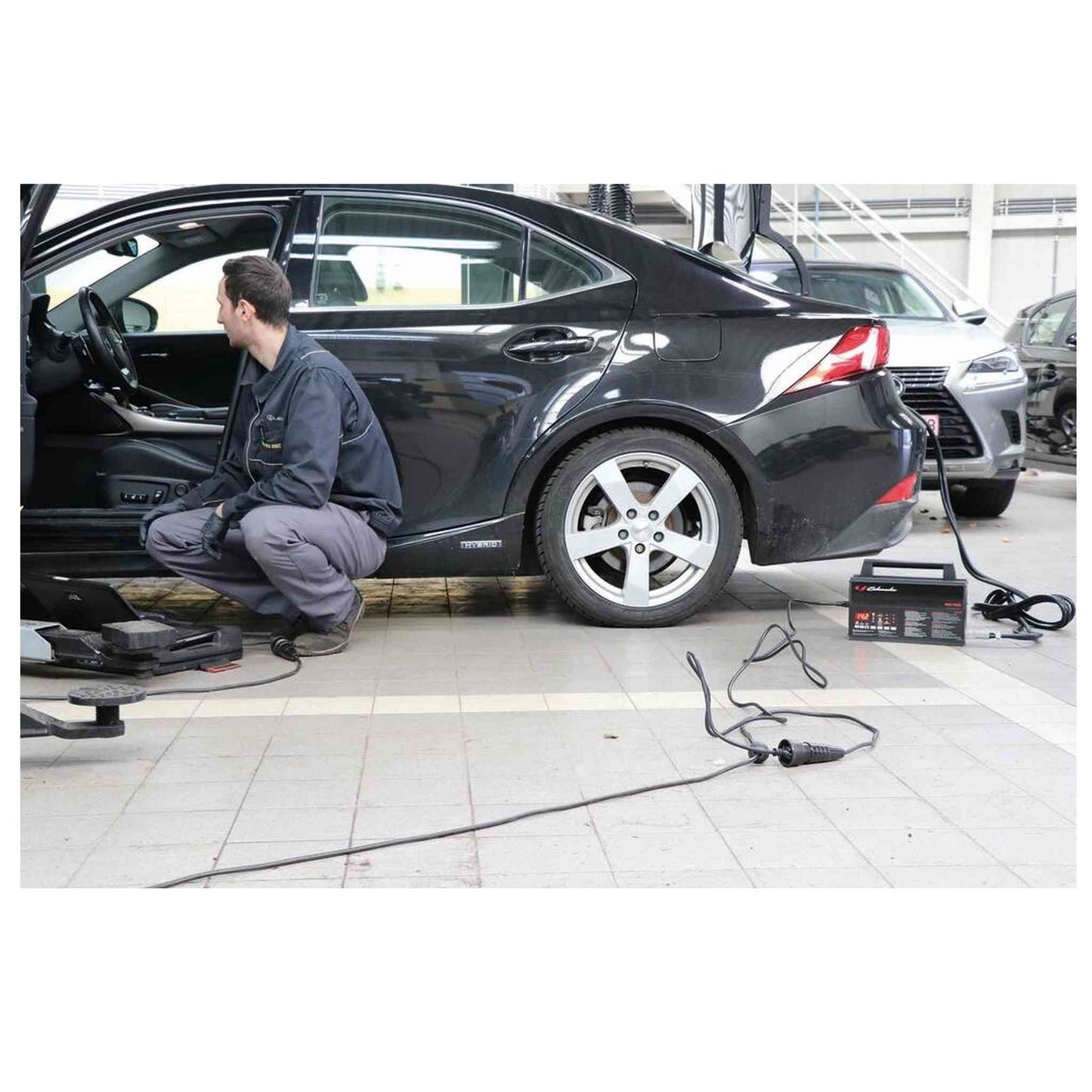 CHARGEUR DE BATTERIE AUTOMATIQUE 70A POUR TRAVAUX DE DIAGNOSTIC