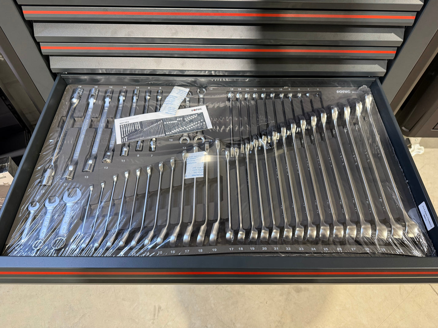 Servante S12 NEXT contenant 497 outils