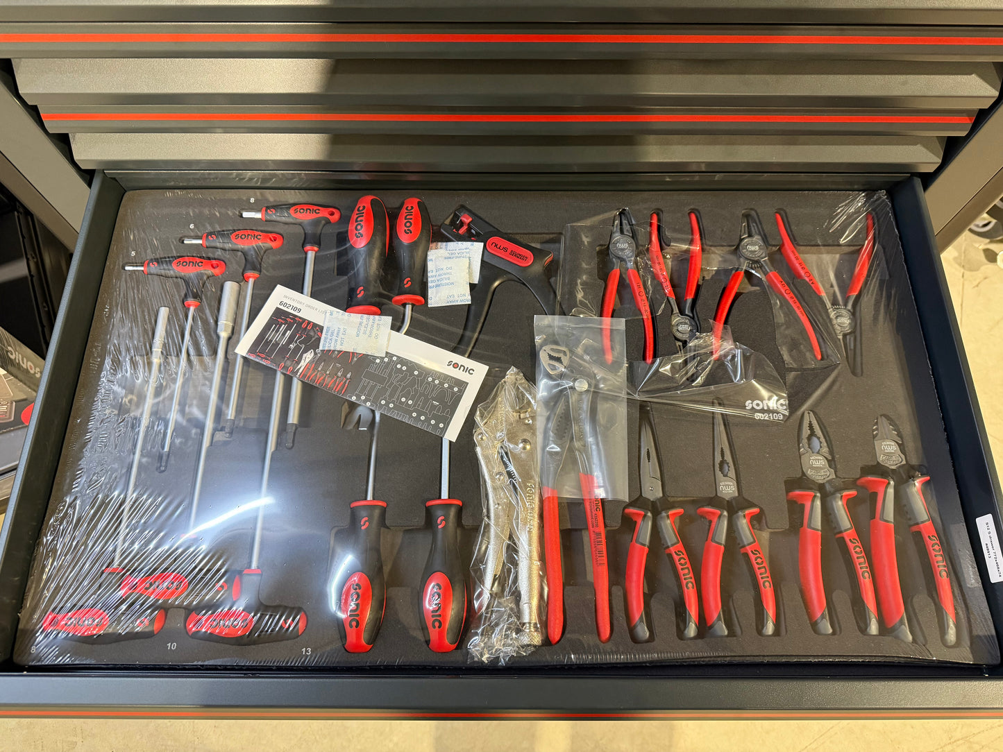 Servante S12 NEXT contenant 497 outils