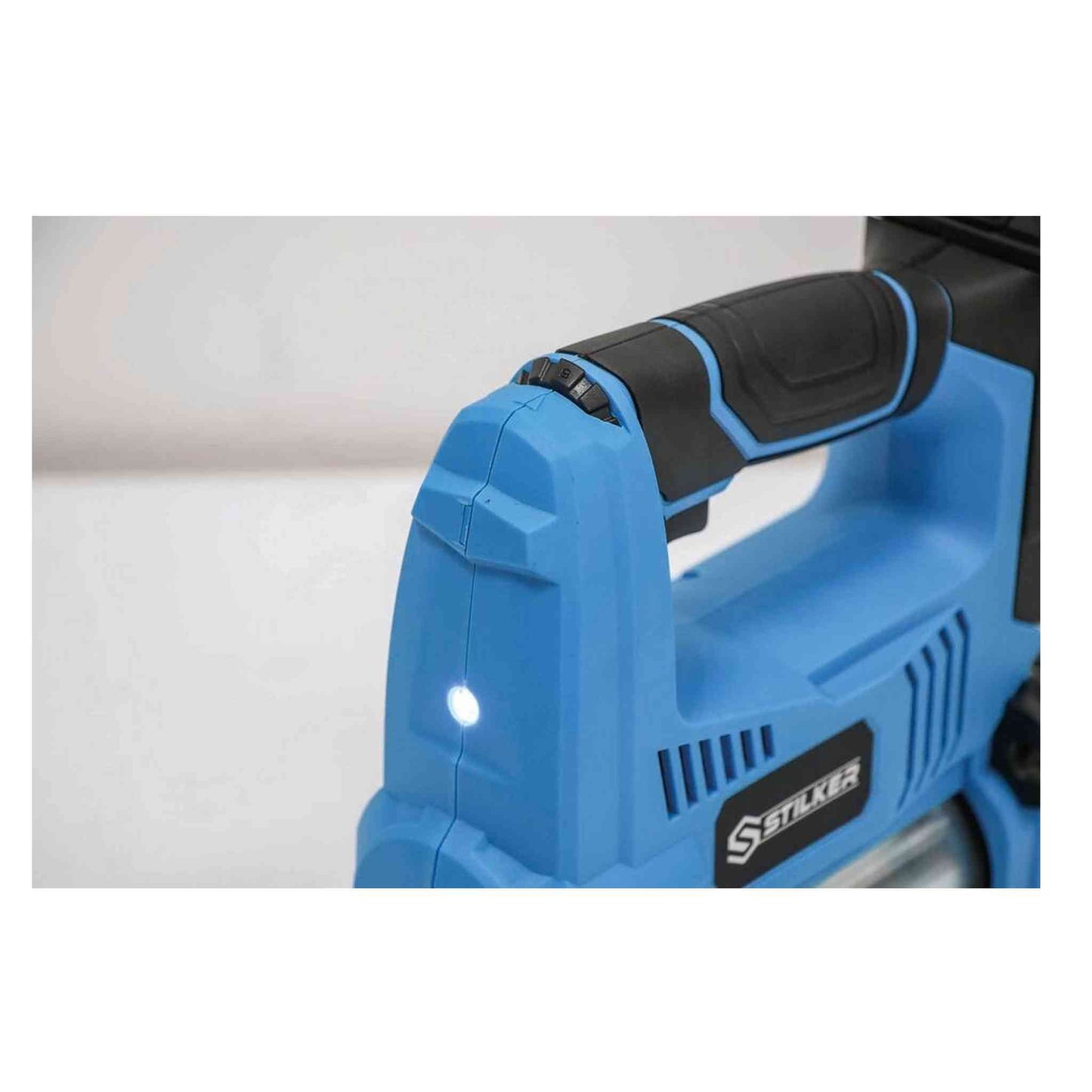 POMPE A GRAISSE 18V 690 BAR - 1 BATTERIE LI-ION 2AH - 1 CHARGEUR 1.7A EN MALETTE