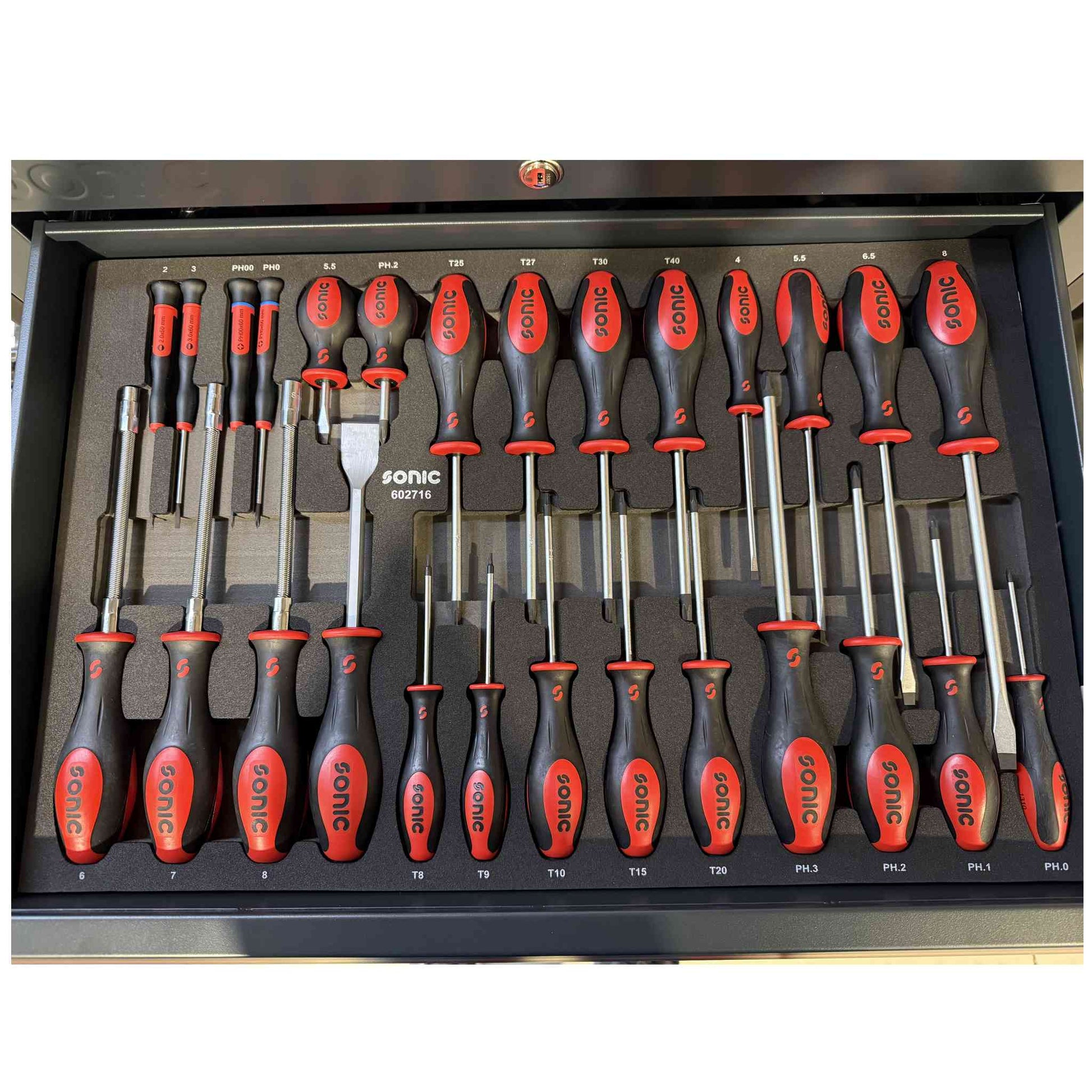 Servante S9 NEXT contenant 384 outils