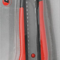 Cutter 18mm avec molette de serrage bi-matière - blister