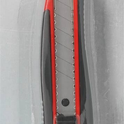 Cutter 18mm auto-bloquant guide lame en acier bi-matière - blister